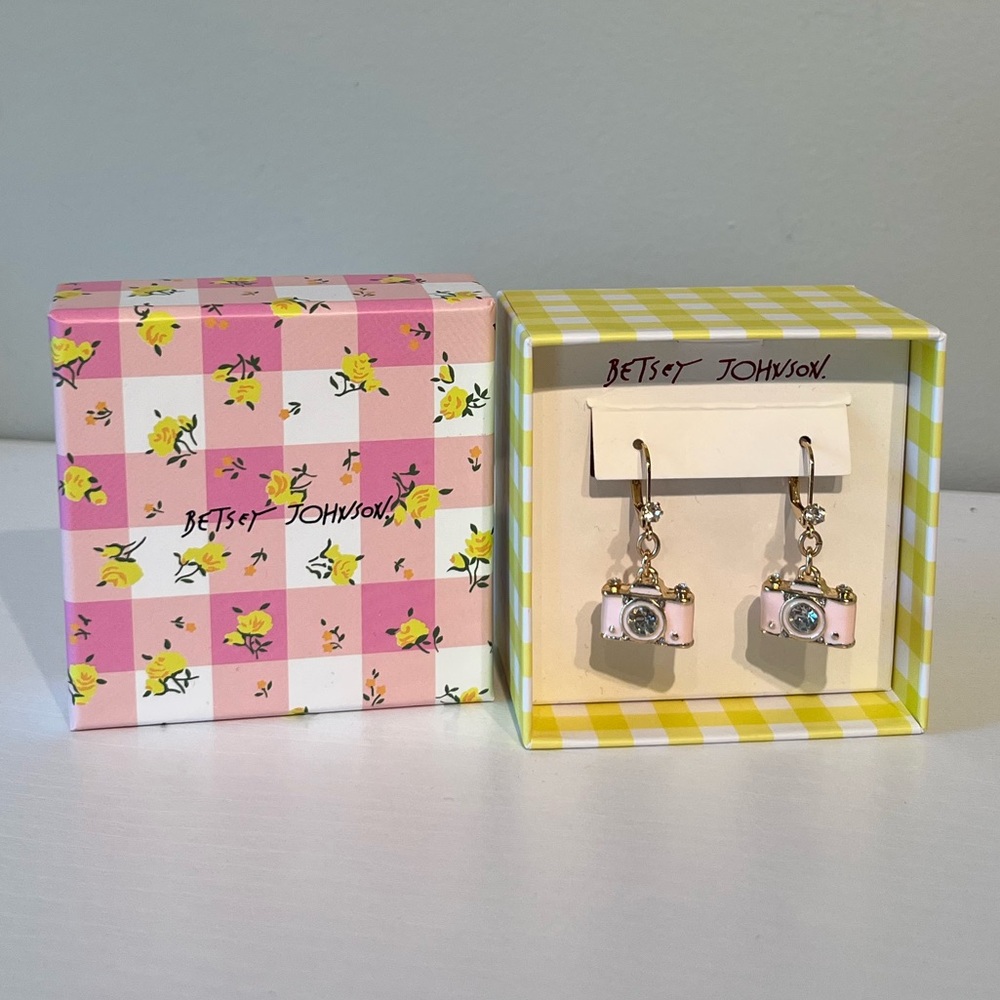 Betsey Johnson, NIB, Polaroid camera earrings, pink
